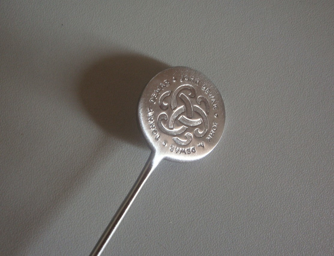 Brochette de garniture estampée