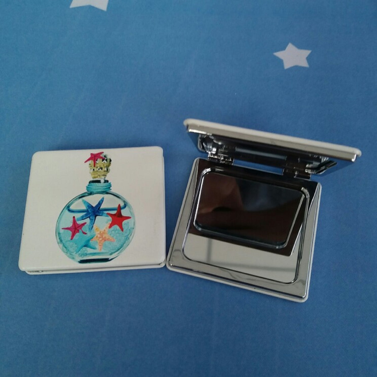 Miroir carré en cuir synthétique