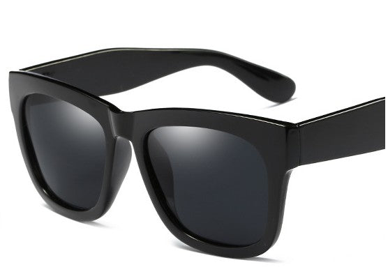 Lunettes de soleil noires