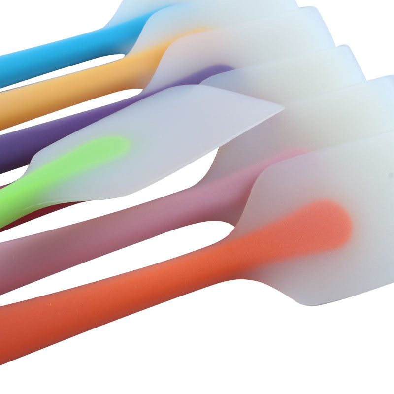 Spatule en silicone pour gros gâteau