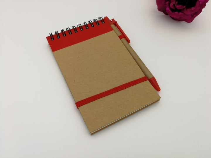 Carnet de notes en papier avec ensemble de stylos