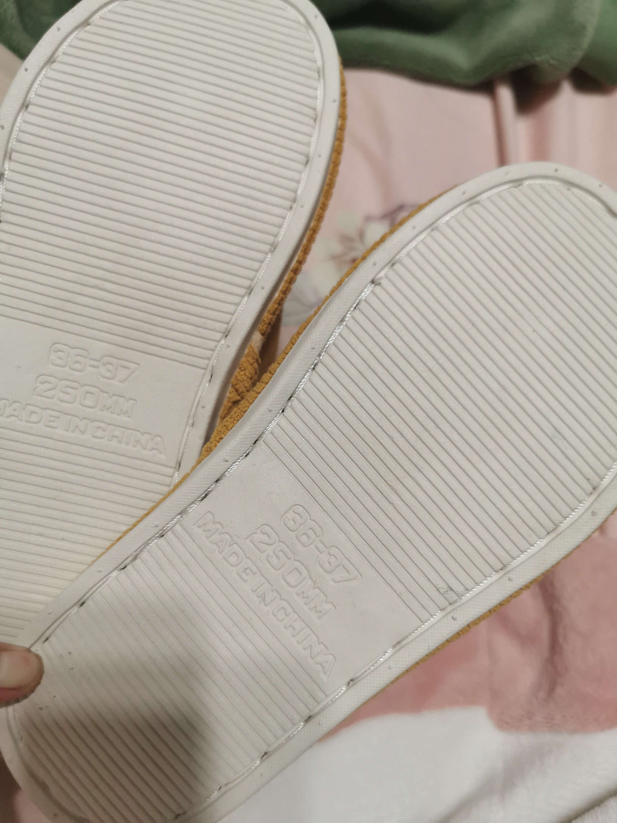 Chaussures de chambre chaudes et moelleuses