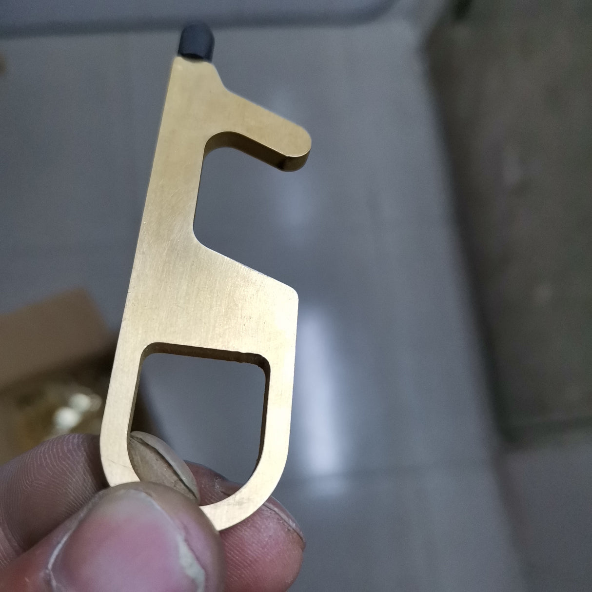 Ouvre-porte sans contact avec mousqueton