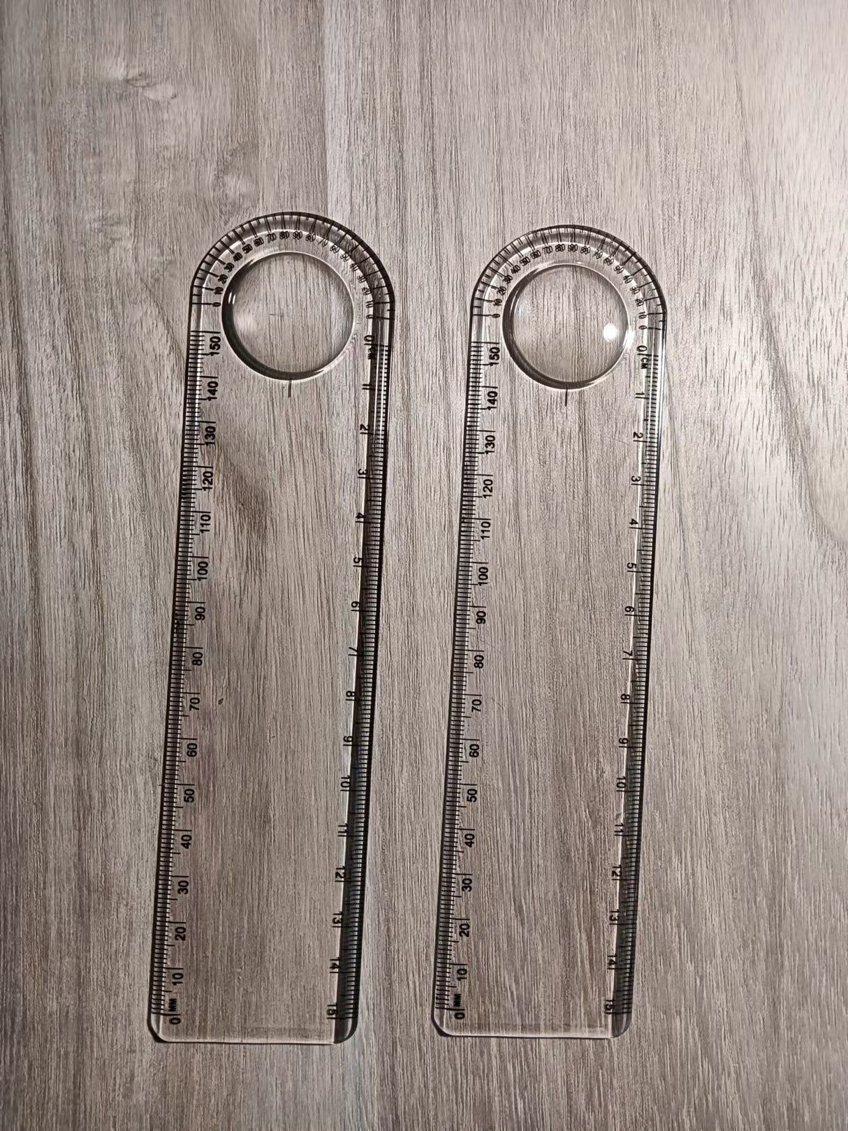 Loupe et règle en plastique - Par bateau