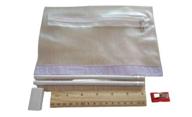 Ensemble de six règles et crayons