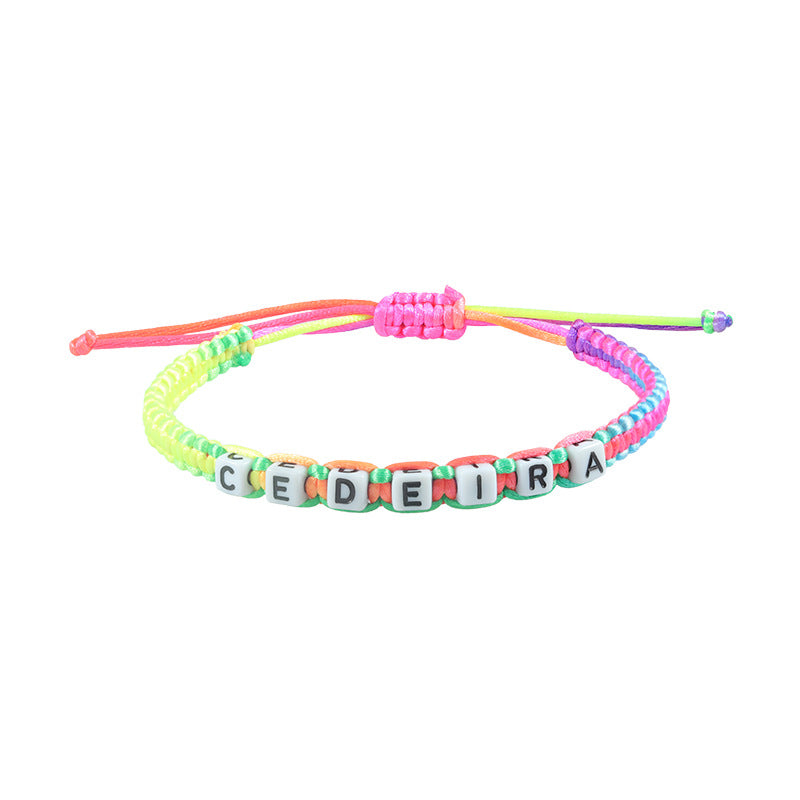 Bracelet tissé avec lettres