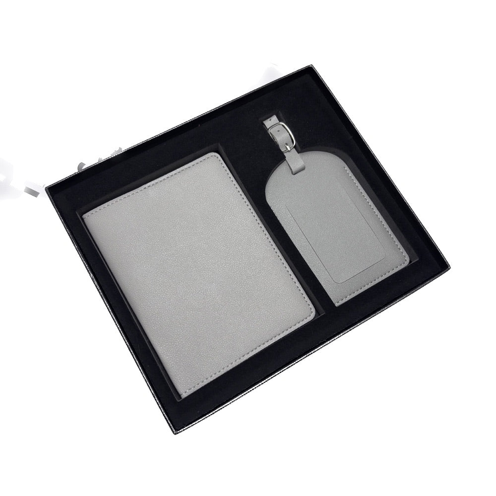 Coffret cadeau avec sac à passeport et étiquette de bagage