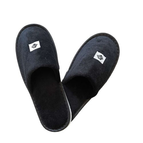 Chaussons avec logos brodés