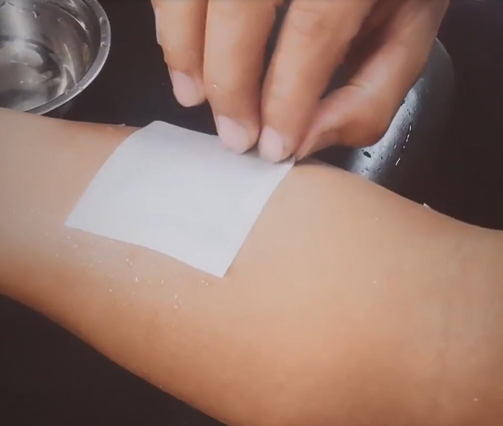 Tatouage à base d'eau