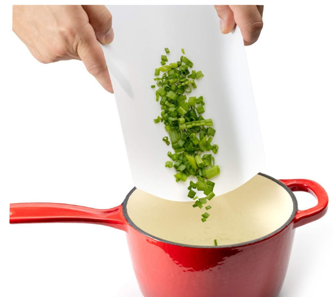 Planche à découper transparente et flexible