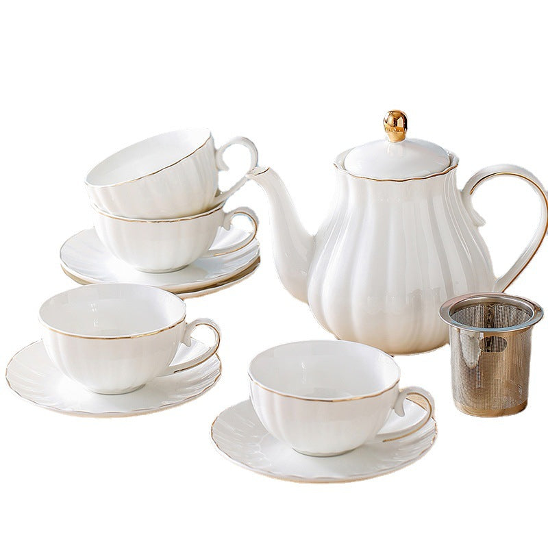 Ensemble théière avec tasse et soucoupe