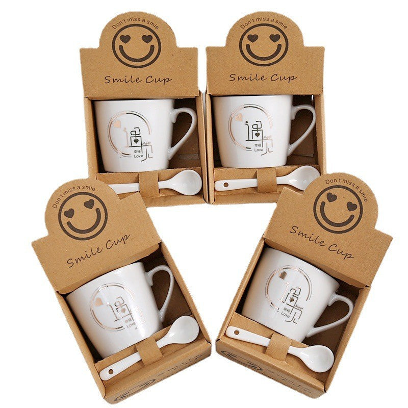 Ensemble tasse en céramique avec cuillère 