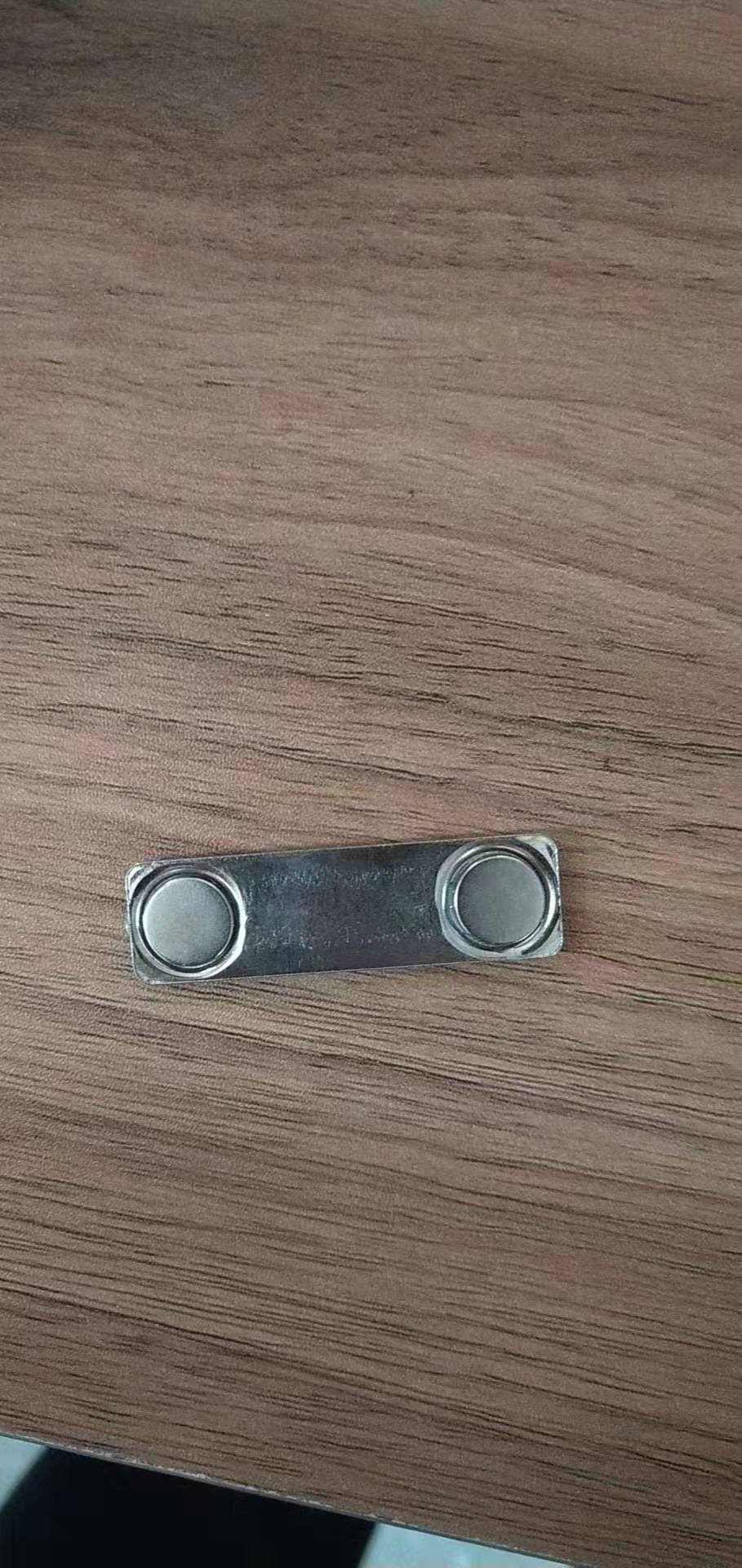 Broches magnétiques de 63 mm 