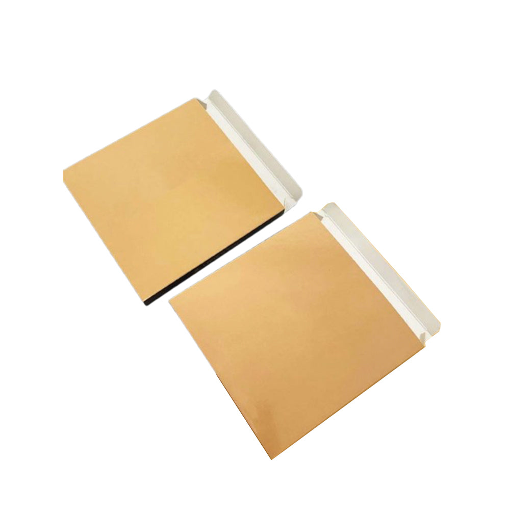 Boîte d'emballage avec ruban adhésif double face 