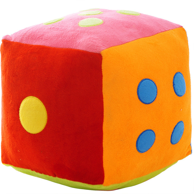 Jouet en peluche en forme de dés 