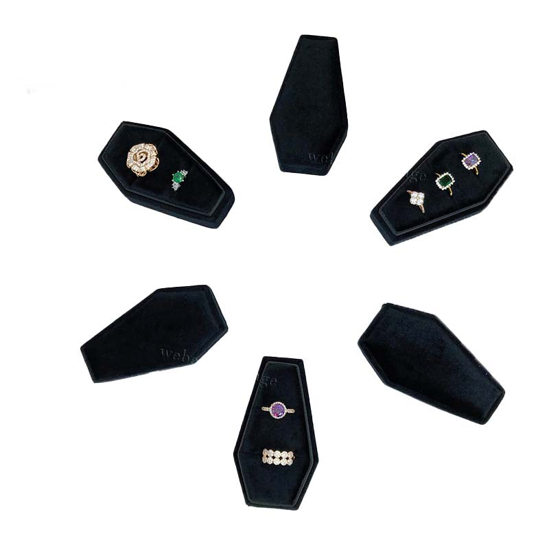 Boîte à bagues en velours avec cercueil 